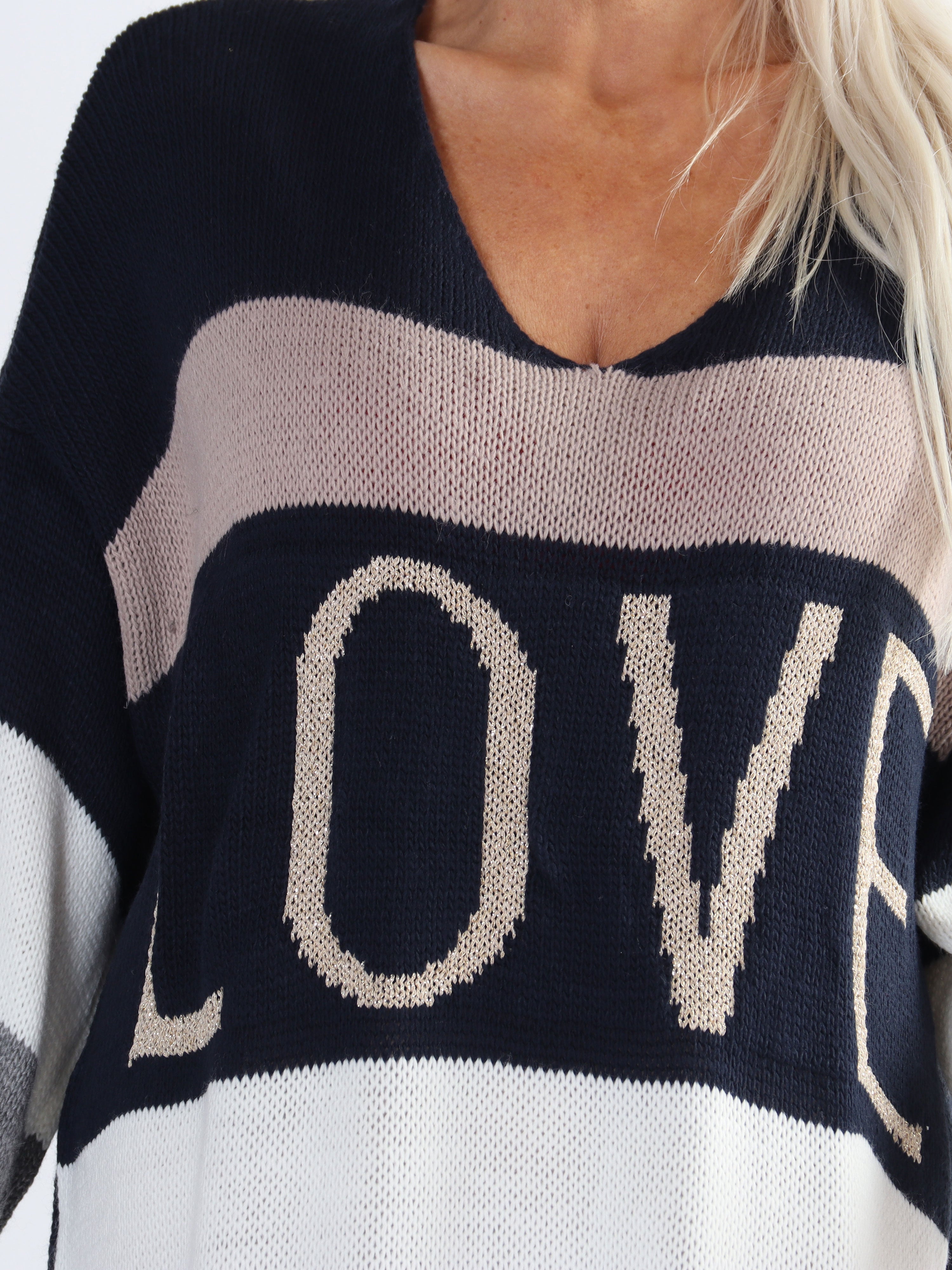 Love - Stickad plus size klänning med breda ränder och text